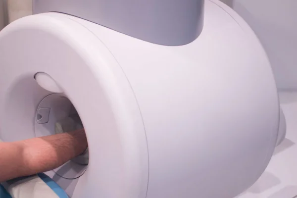 Resonancia magnética de muñeca